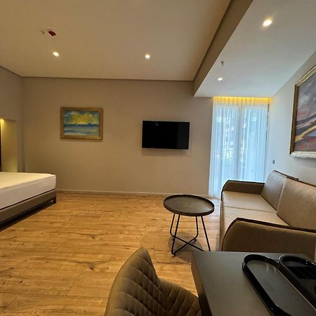 Arka Art Hotel Тирана Екстериор снимка A room at the hotel