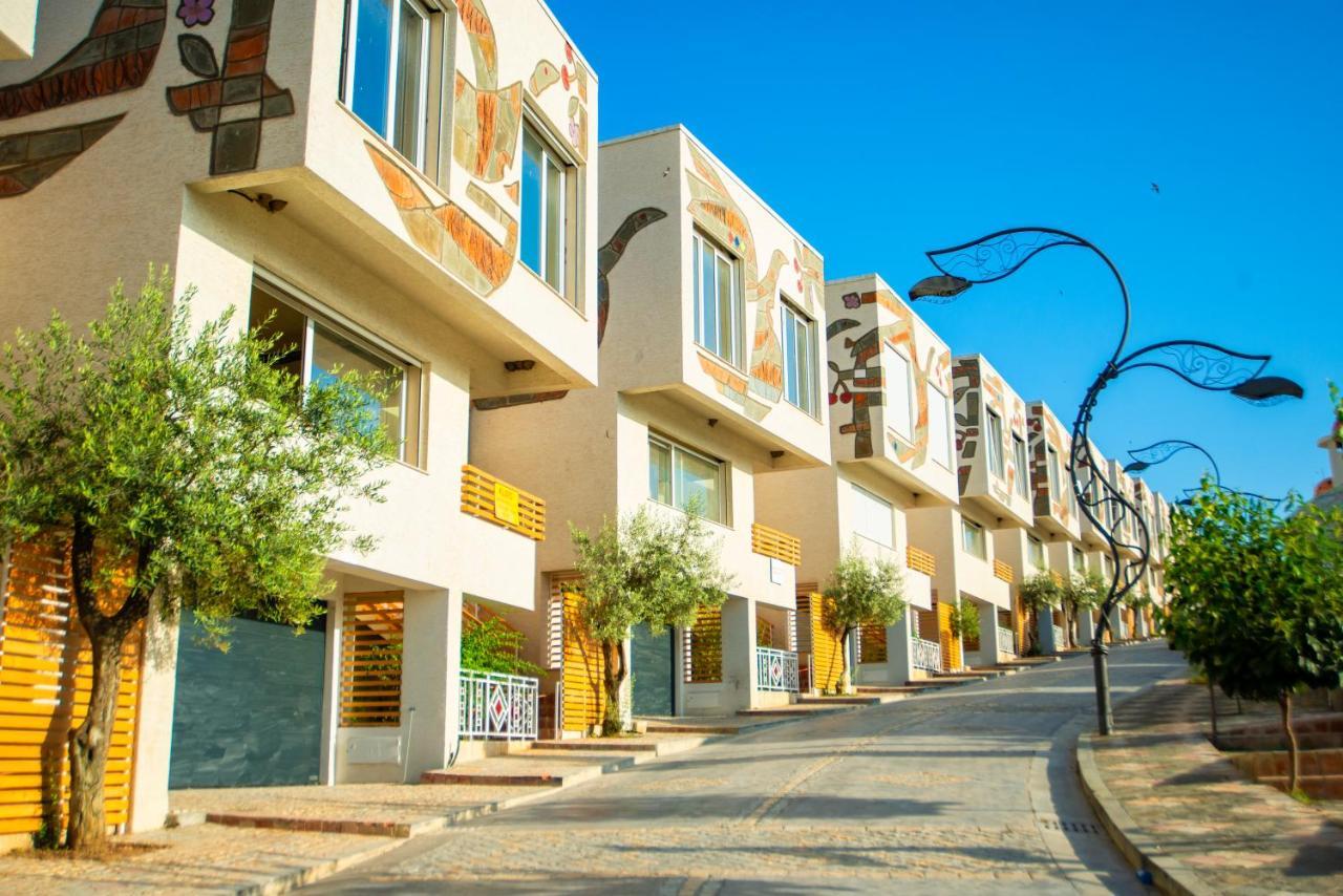 Arka Art Hotel Тирана Екстериор снимка Residential neighborhood in the city of Murcia