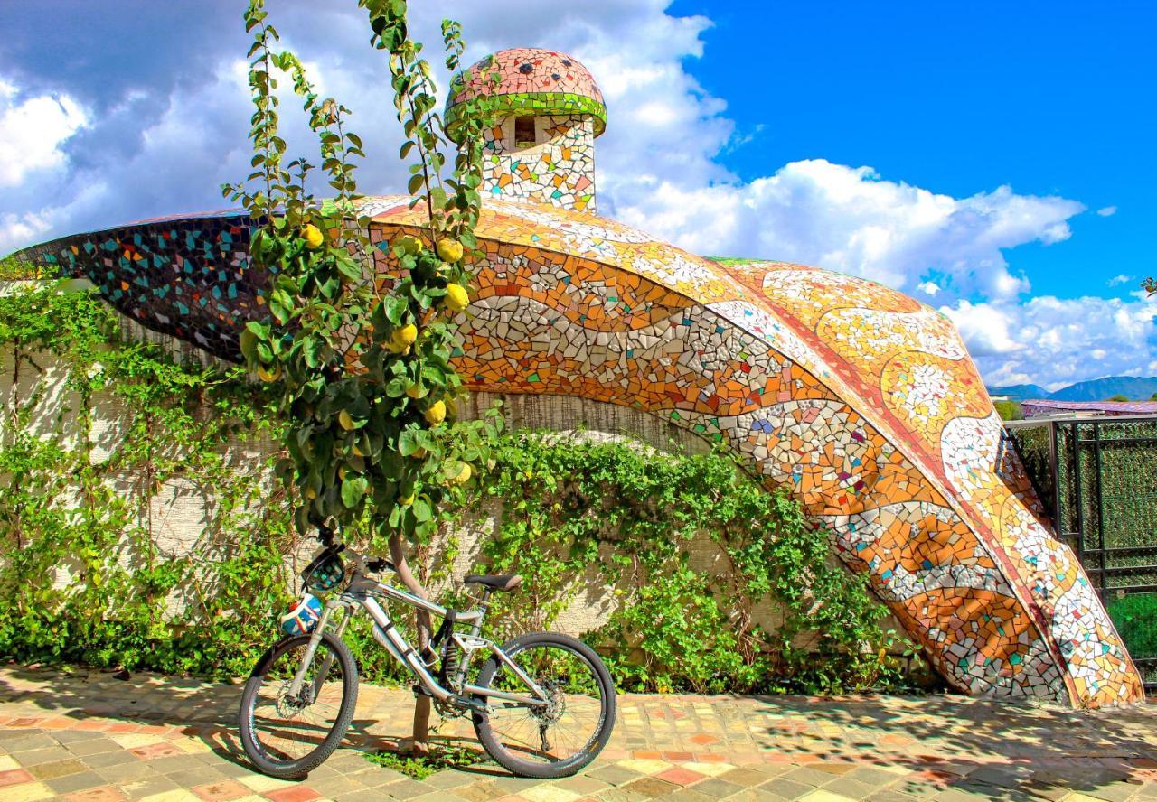 Arka Art Hotel Тирана Екстериор снимка The roof of the house