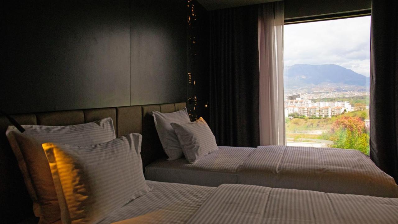 Arka Art Hotel Тирана Екстериор снимка A room at the hotel