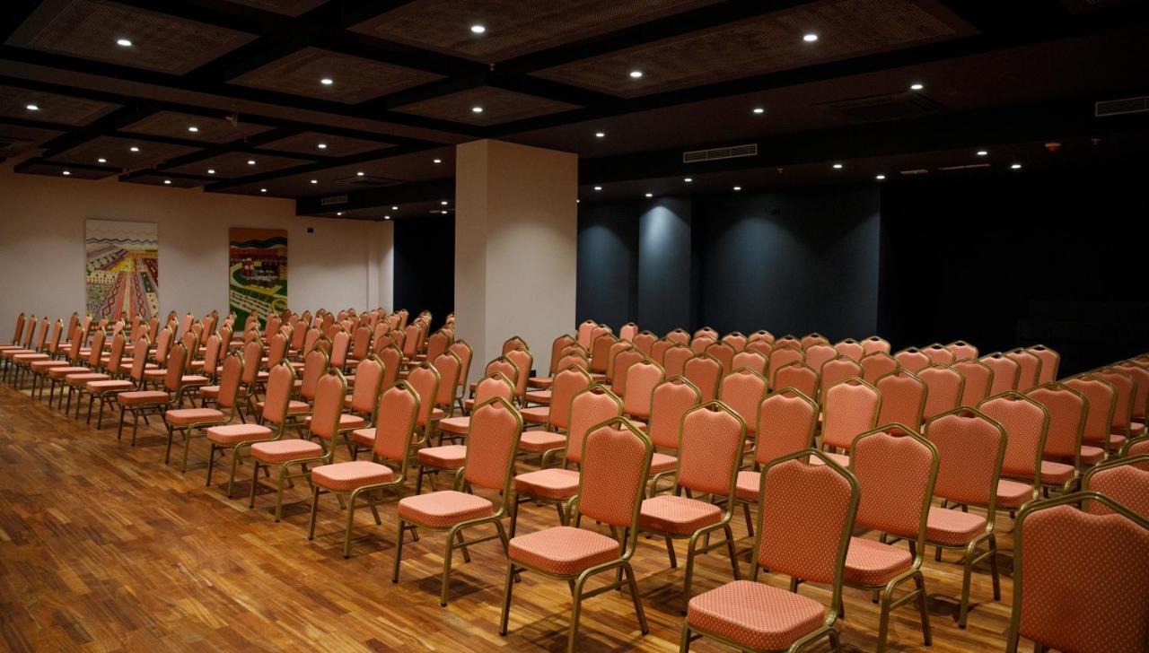 Arka Art Hotel Тирана Екстериор снимка Auditorium