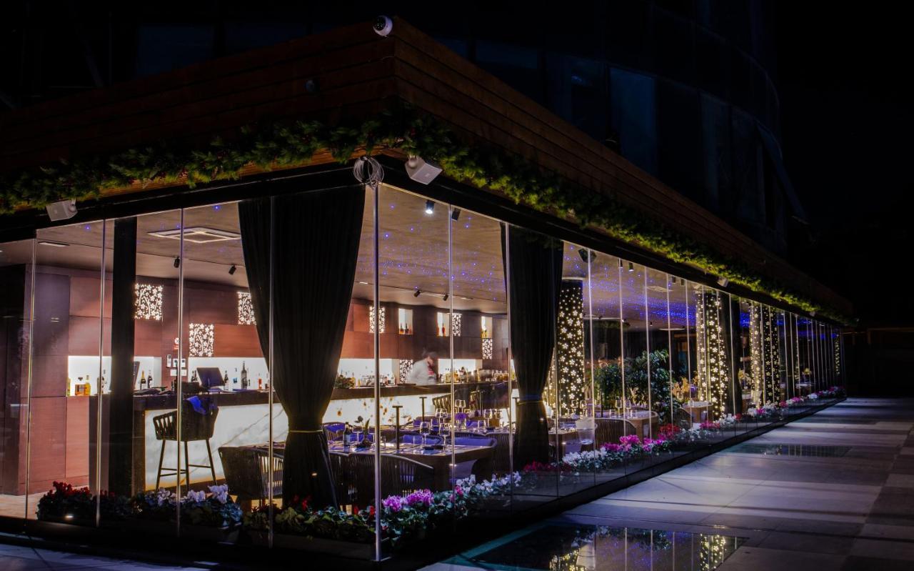 Arka Art Hotel Тирана Екстериор снимка The restaurant at night