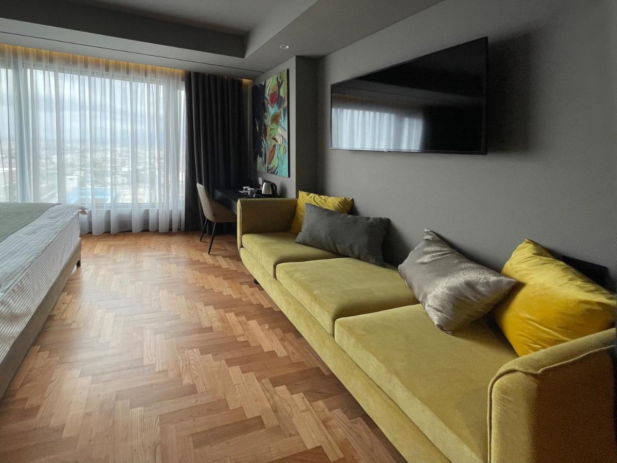 Arka Art Hotel Тирана Екстериор снимка A suite at the hotel