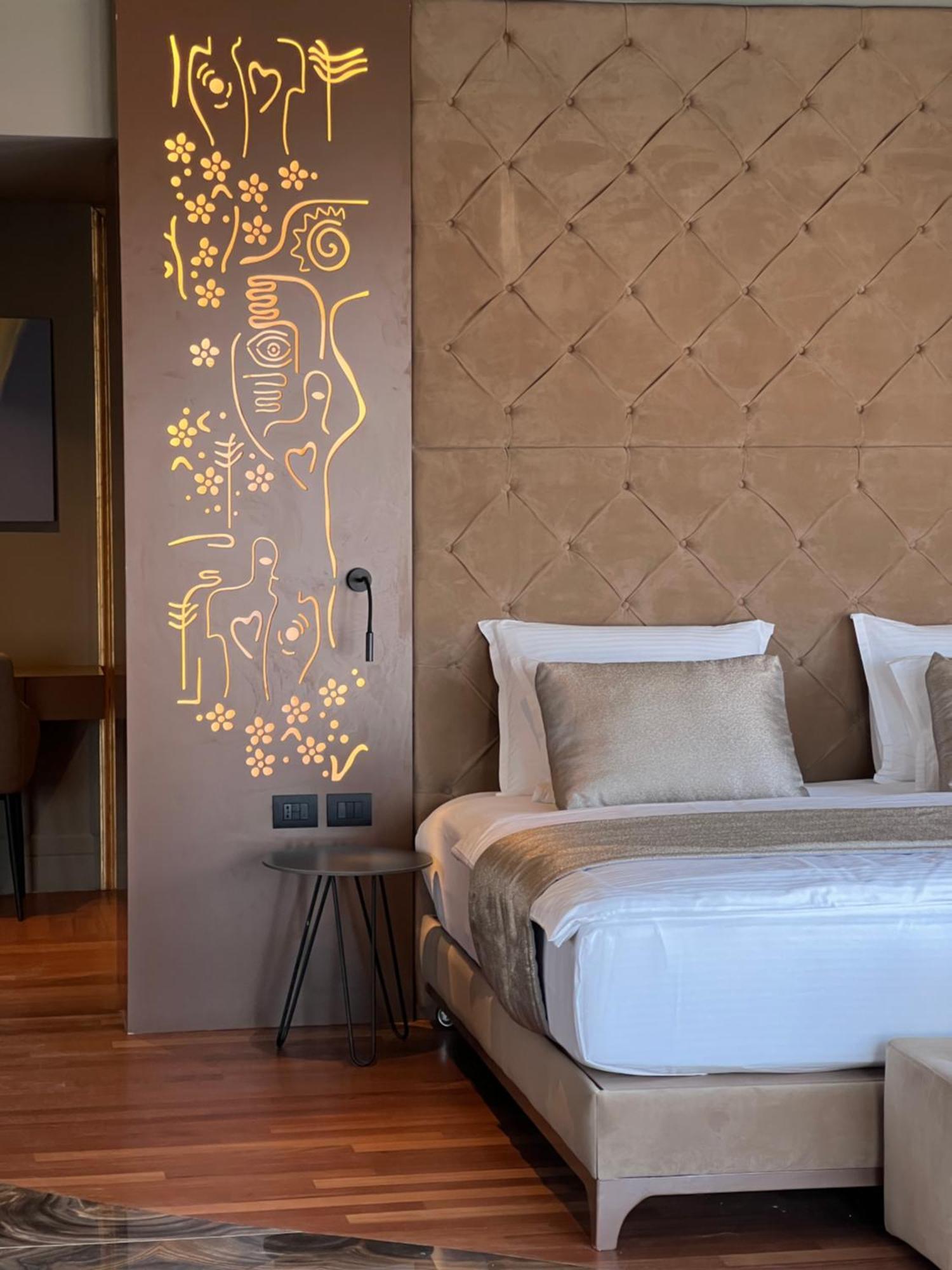 Arka Art Hotel Тирана Екстериор снимка A wall sticker