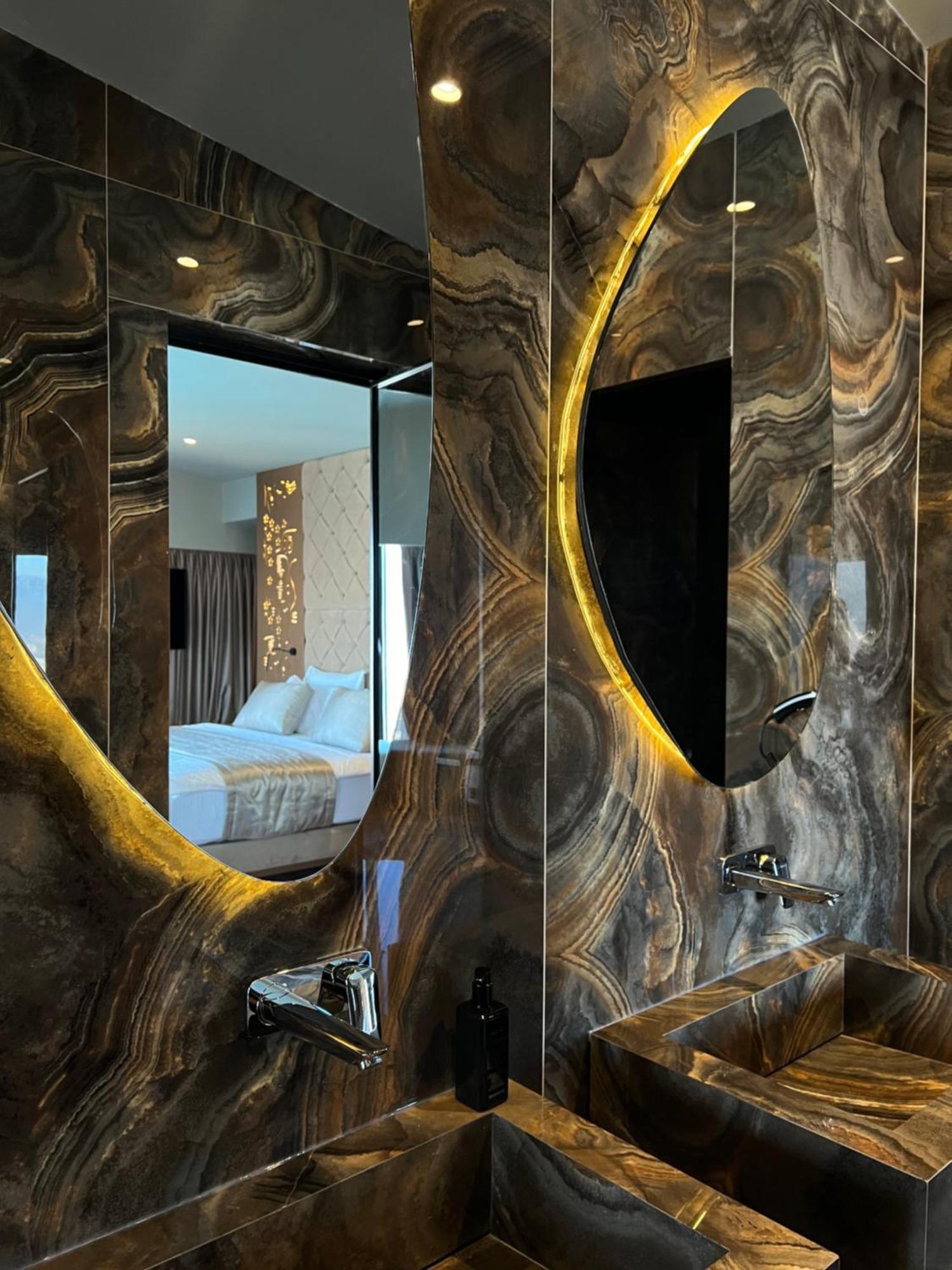 Arka Art Hotel Тирана Екстериор снимка Bathroom