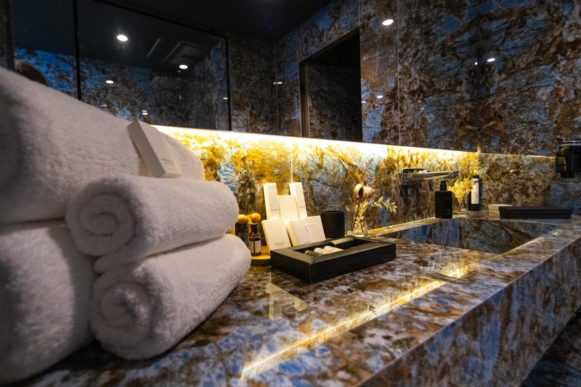 Arka Art Hotel Тирана Екстериор снимка Bathroom