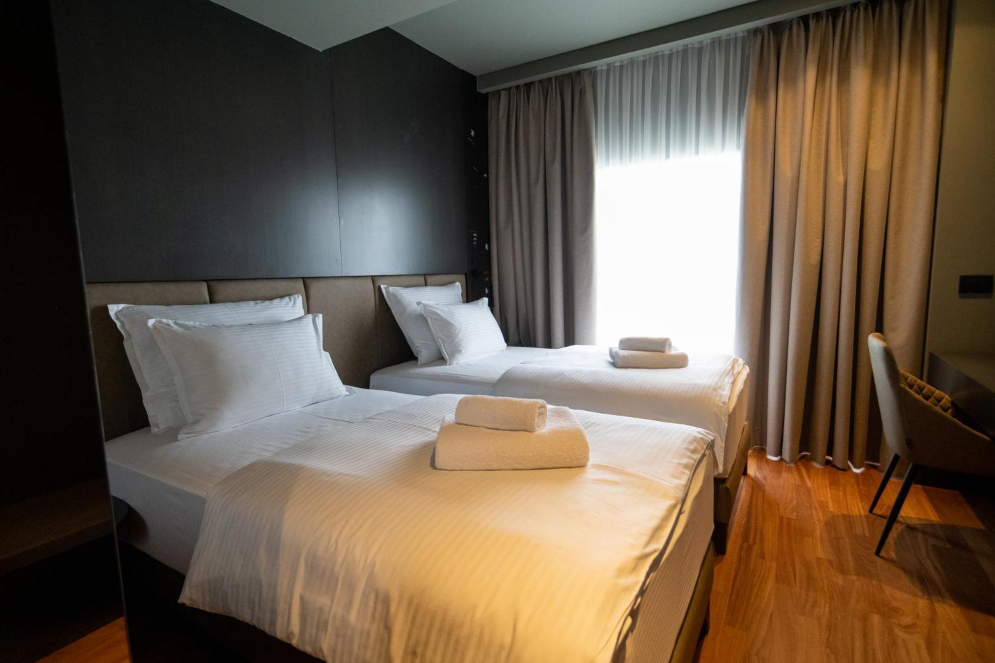 Arka Art Hotel Тирана Екстериор снимка A room at the hotel
