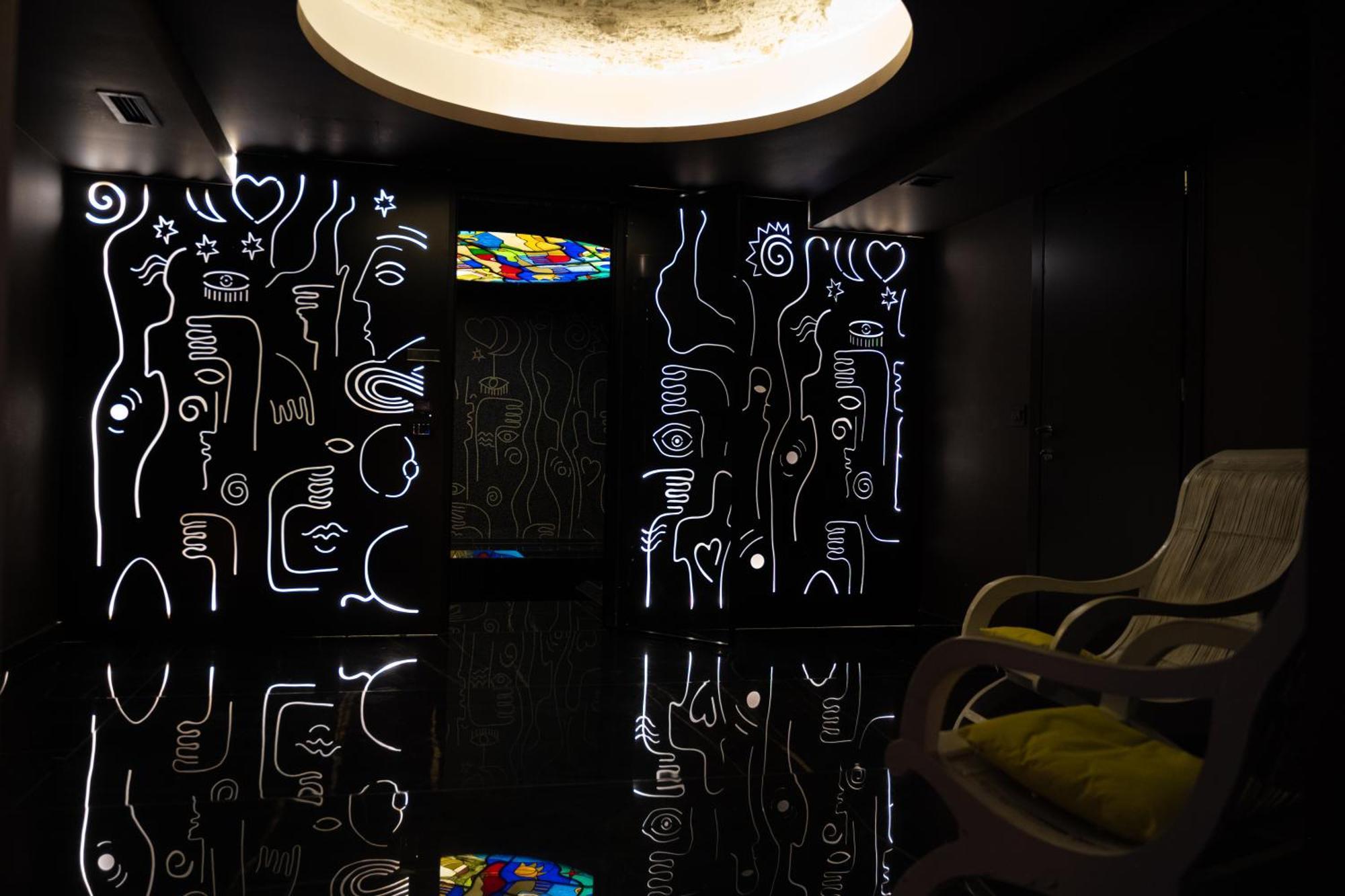 Arka Art Hotel Тирана Екстериор снимка The interior of the elevator