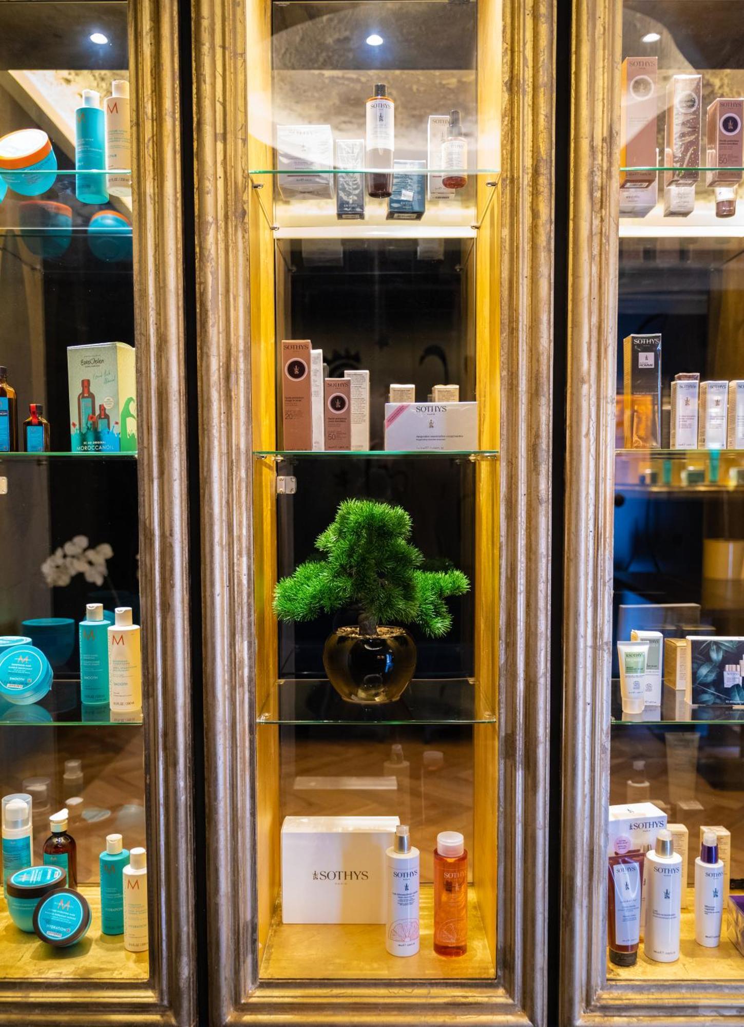Arka Art Hotel Тирана Екстериор снимка A display of various skincare products