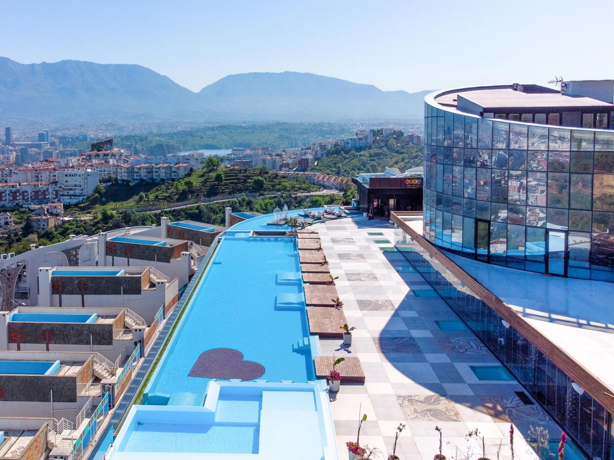 Arka Art Hotel Тирана Екстериор снимка Skyline