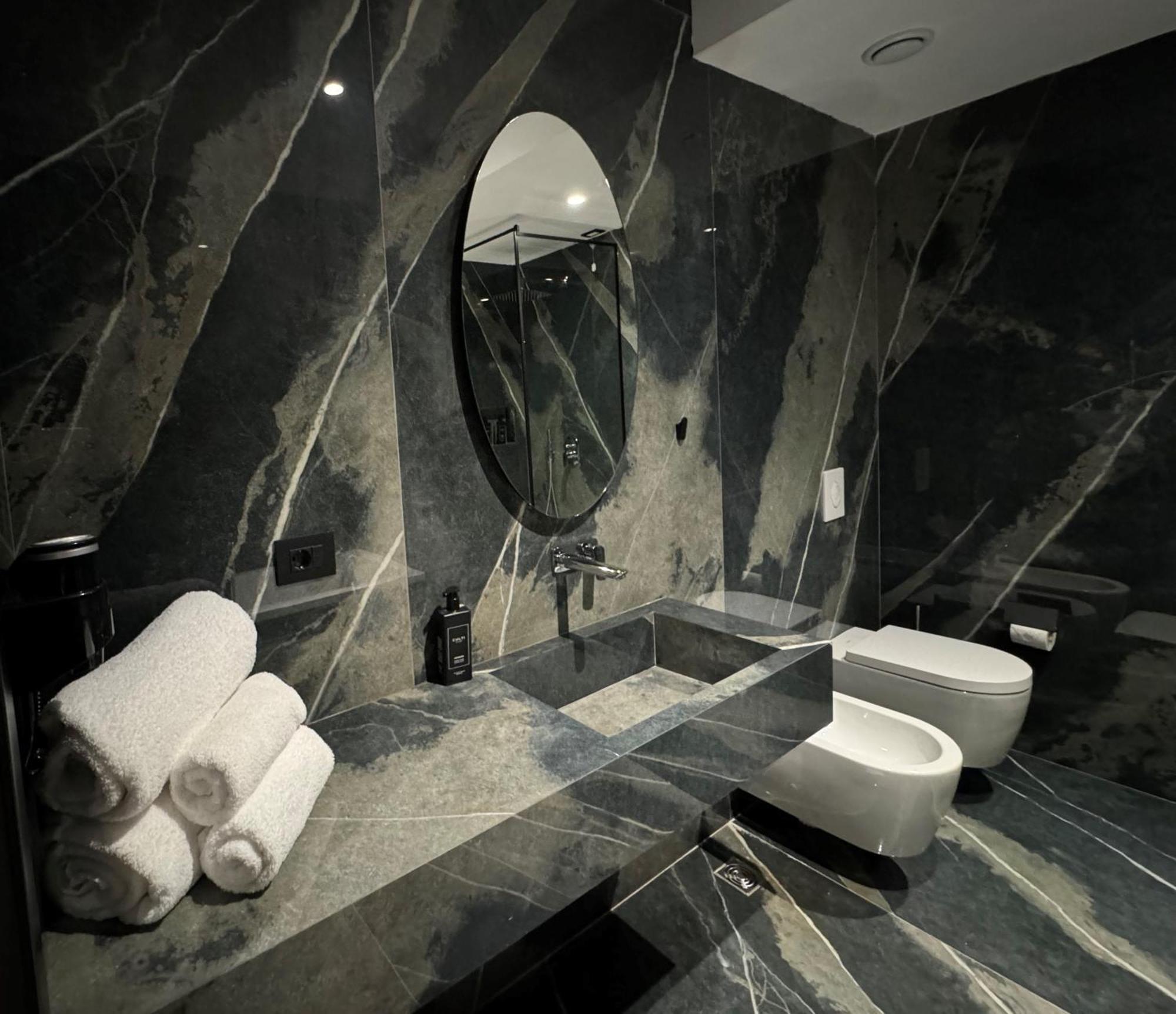 Arka Art Hotel Тирана Екстериор снимка Bathroom