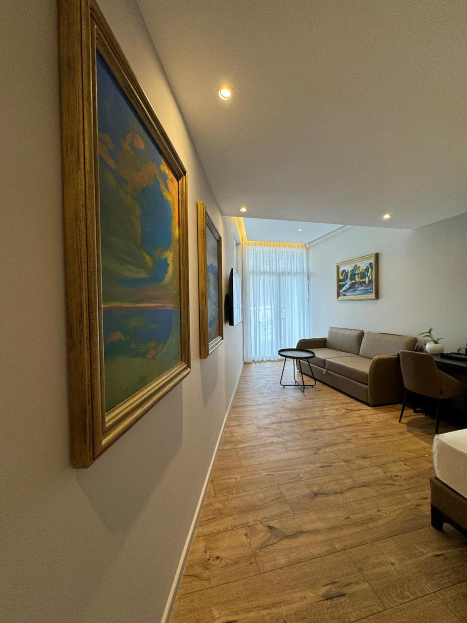 Arka Art Hotel Тирана Екстериор снимка A suite at the hotel